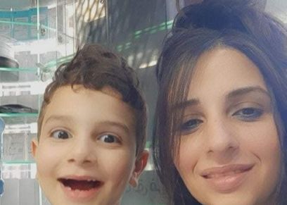 «آية» مع طفلها «ياسين»