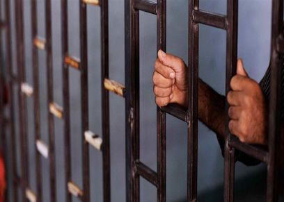 خليجي يواجه حكم بالحبس وغرامة  20 ألف درهم
