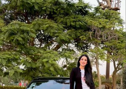لاعب بتروجيت يهدى زوجته سيارة