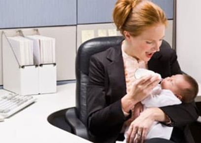إجازة للمرأة العاملة الكافلة لطفل أقل من 6 أشهر