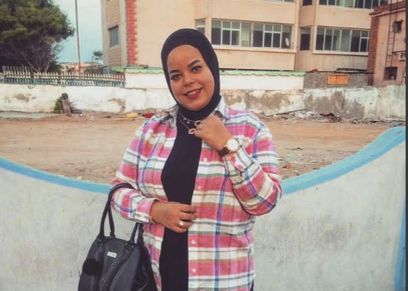 «خلود» تساعد المقبلات على الزواج بفساتين هدية من اختيارهن