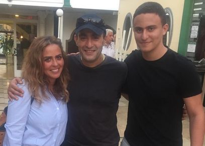 أحمد السقا وزوجته وابنهما ياسين