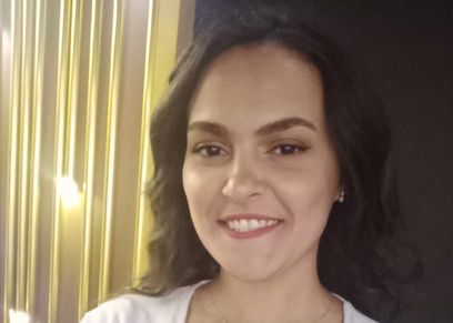 «مريم» تبدع في صنع شموع طبية على شكل أطعمة وهدايا: «مفيدة للبشرة والصحة»