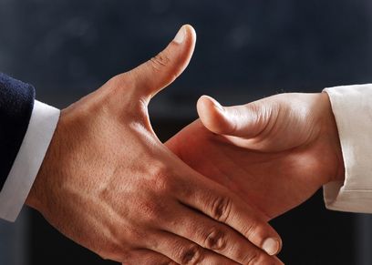 المصافحة بين الرجل والمرأة