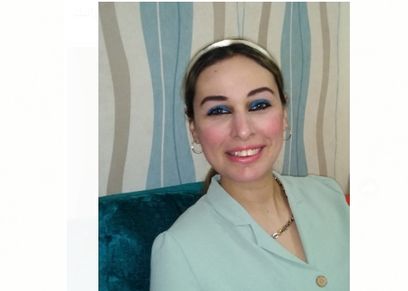 خبيرة اتيكيت توضح فن الحديث والتحية السليمة للأطفال