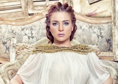 الفنانة مي عز الدين