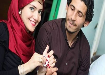 أحمد حجازي يؤدي مناسك العمرة بصحبة زوجته ووالدته