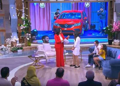 بالفيديو .. عربية آخر موديل .. هدية منى الشاذلي لفتاة تبرعت بجزء من كبدها لشقيقها