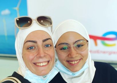 السيدة لمياء الخطيب وابنتها حلا