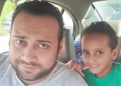 المونتير أحمد عادل وابنه ضمن ضحايا حادث أتوبيس السويس