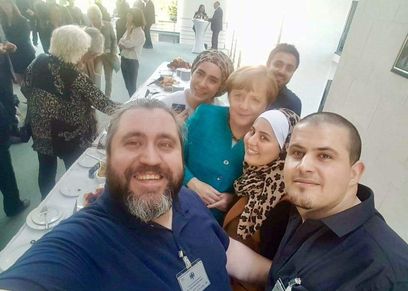 ملكة السورية مع المستشارة الألمانية ميركل