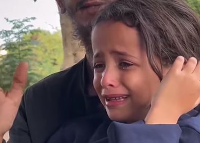 طفلة غزة تنعي والدتها وشقيقها بعد استشهادهم