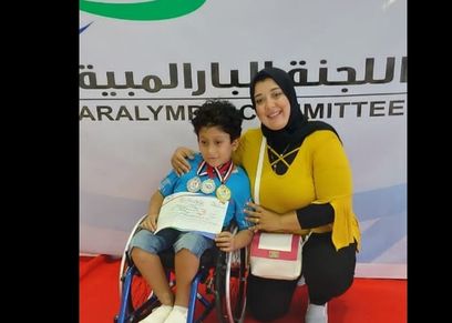 الطفل حسن ووالدته 