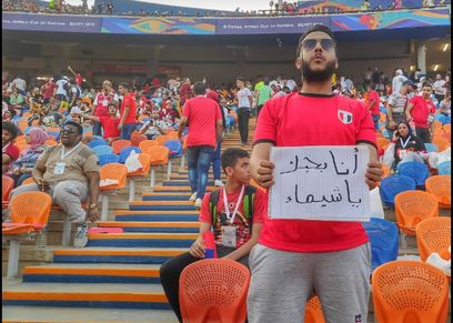 صاحب لافتة