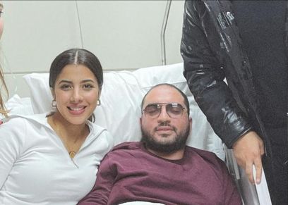 خطيبة نجل محمد ثروت تسانده في رحلة مرضه