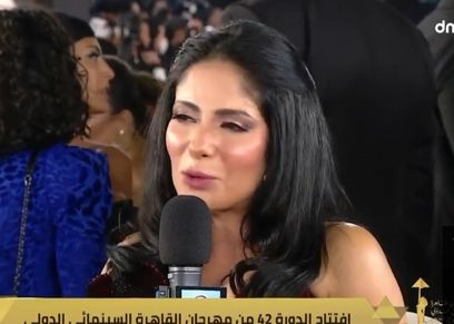 الفنانة منى زكي