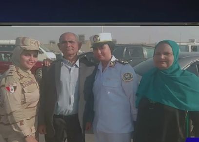 ملازم أول طبيب شرطة علا جمال وشقيقتها ملازم أول تمريض عسكري أسماء جمال ووالديهما