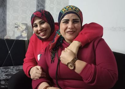 هبة ربيع وصديقتها 