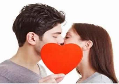 القبلة تسبب في انتقال البكتيريا المسببة لسرطان المعدة