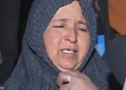دموع أم فقدت أبناءها وزوجها تحت أنقاض زلزال المغرب