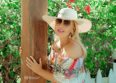 الفنانة نادية الجندي بإطلالة شبابية