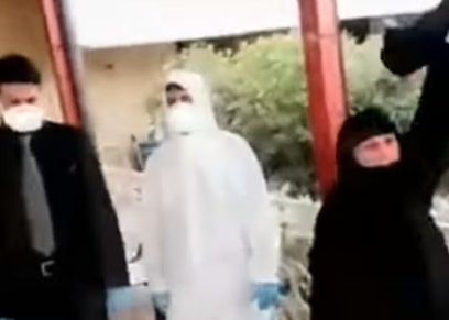 فرحة سيدة عراقية بشفاء زوجها من كورونا