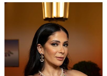 الفنانة منى زكي