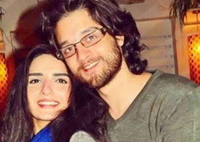 الفنان عمر خورشيد وزوجته ياسمين الجيلاني