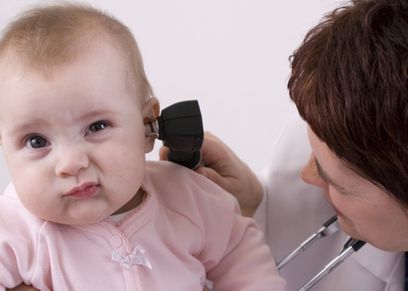 في اليوم العالمي لضعاف السمع..كيف تكتشف الأم اصابة طفلها بعد الولادة بمشاكل سمعية