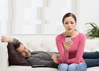 صور نفسه سيلفى وهو بيخوني