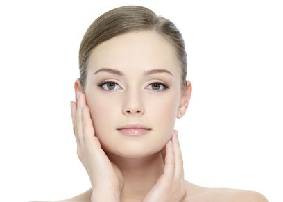 ٤ علاجات تخلصك من البقع السمراء