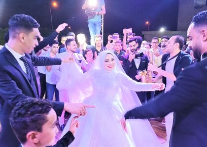 فرح عروس «من يؤتمن على العرض لا يسأل عن المال»