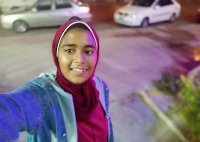 آيه سمير تصور بيع أطعمة الأطفال بدار أيتام