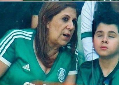  حقيقة صورة والدة المشجع الكفيف المتداولة 