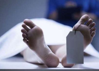 شقيقتان احتفظا بجثة والدهما 