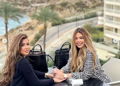 سارة سلامة وشقيقتها منى