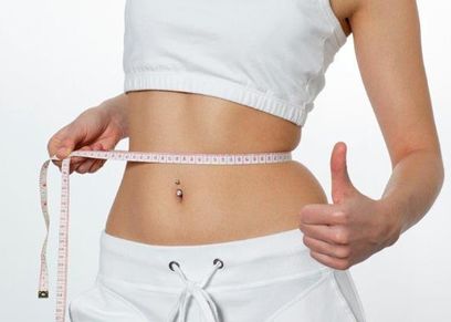 استشاري تجميل يوضح الطريقة الصحيحة للحصول على بطن مشدود