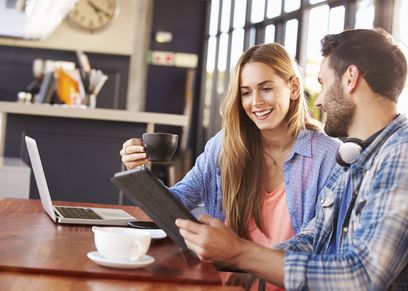 %65 من البريطانيات يفضلن دفع الفاتورة كاملة فى أول لقاء لهن مع الصديق