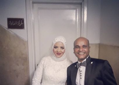 العروسان داخل المحكمة