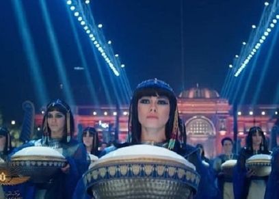 ميرال خلال موكب نقل المومياوات