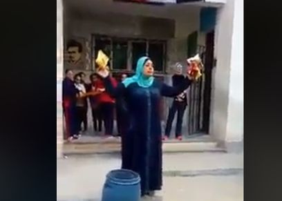طلاب بمدرسة المديرة التي وعت بخطورة