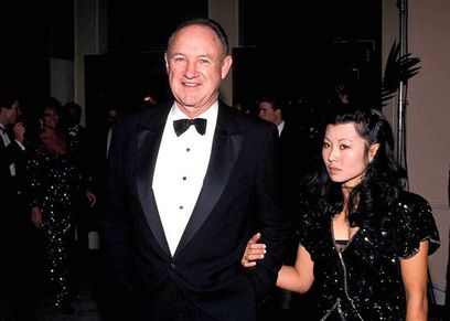 الممثل الأمريكي جين هاكمان وزوجته