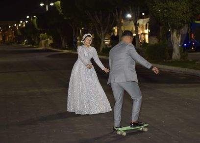 العروسين على كورنيش الأقصر
