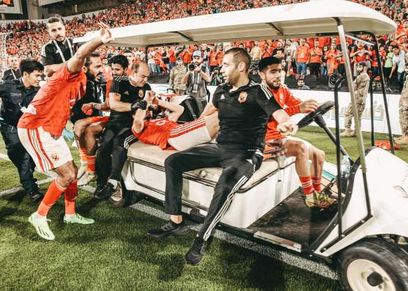 لاعب النادي الأهلي الكابتن محمود متولي