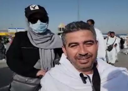 نضال أحمد وزوجته في الحج