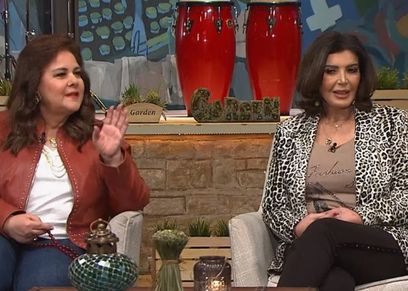 ميرفت أمين ودلال عبدالعزيز