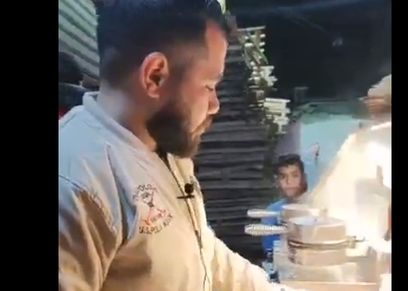 عبد الرحمن على عربة الوافل