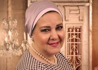 دلال عبدالعزيز