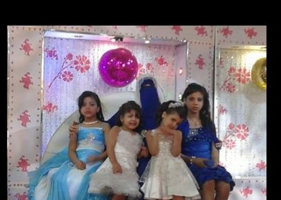 أسماء وبناتها