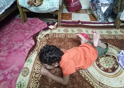محمد طفل مصاب بضمور في المخ